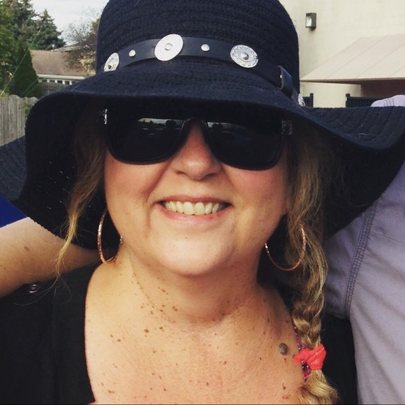 Meet your Posher, Alisa - Picture 2 of 4